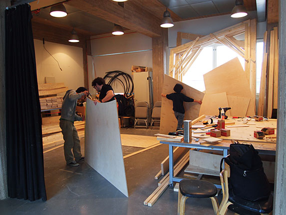 making bottom part of living unit.
radial shape was cut by CNC cutting machine in Stara.